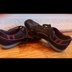 Skechers  memory foam tennis shoe